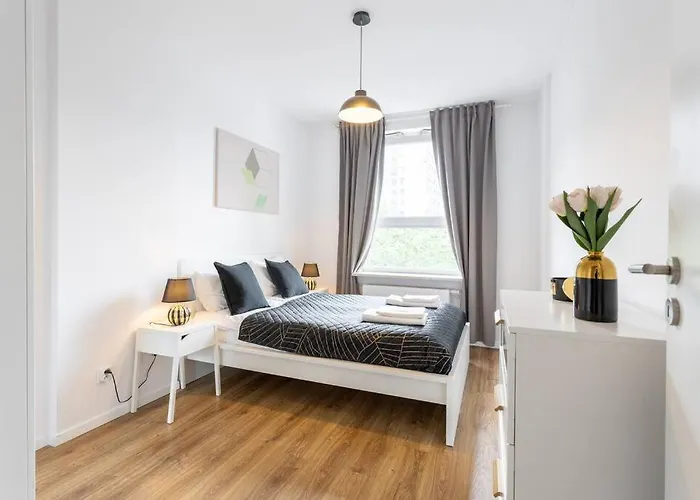 Urban Chic - Warsaw Stays -Cozy And Stylish - Rondo Onz - Pereca